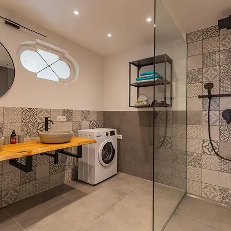 Mucklschlupf Im Garmischer Zentrum *