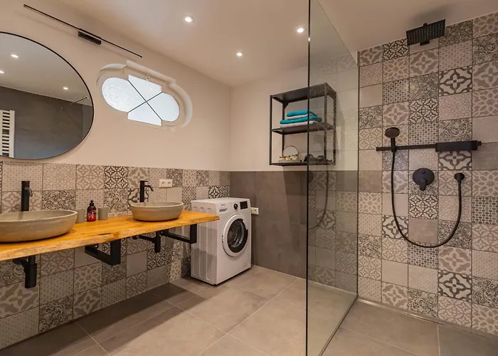 Mucklschlupf Im Garmischer Zentrum *